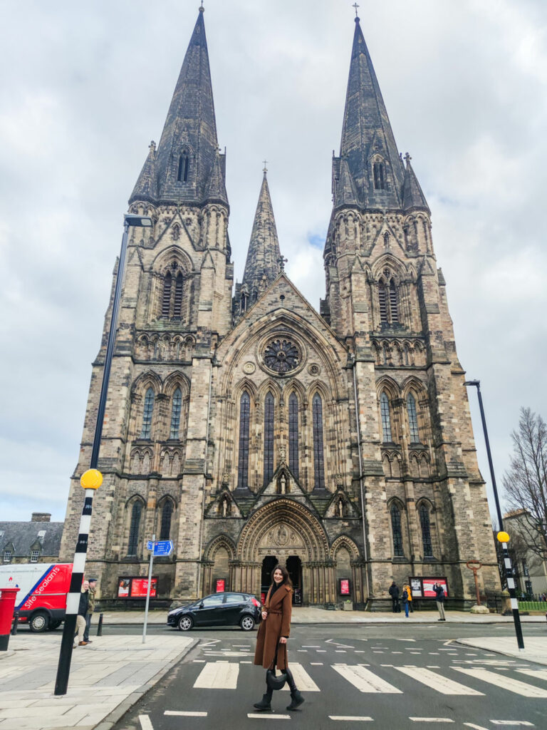 Impresivna Edinburgh St.Mary Episcopal cathedral.